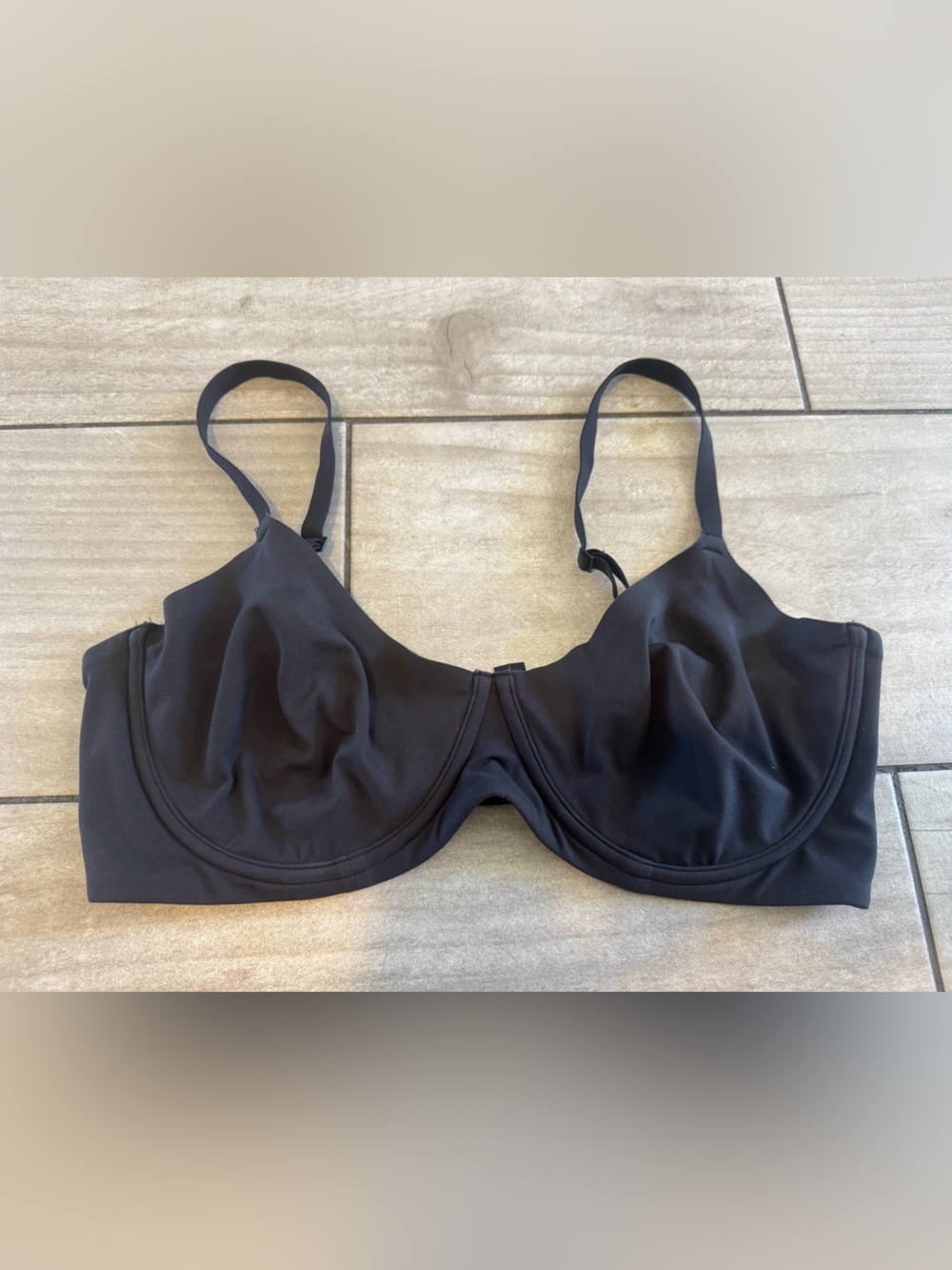 SKIMS Womens Seamless underwire bra size 40D Black